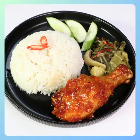 Hình ảnh CƠM(cơm trắng) GÀ đùi VỪA nhúng sốt ĐẶC BIỆT + kèm canh