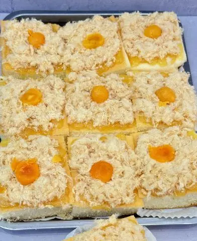 Hình ảnh  Bông lan trứng muối(1 miếng )