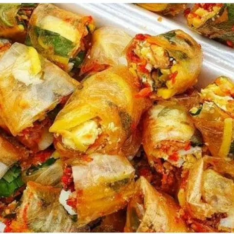 Hình ảnh Bánh Tráng Cuốn Chấm Sốt Bò