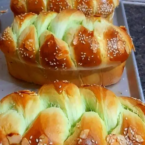 Hình ảnh Bánh mỳ hoa cuac lá dứa