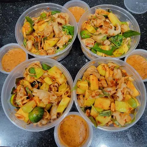 Hình ảnh chân gà sốt thái lớn 