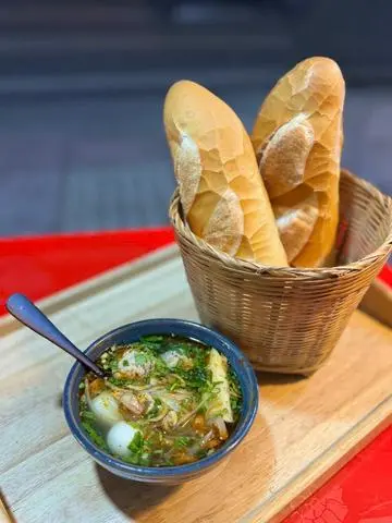 Hình ảnh 3 viên xíu mại - kèm bánh mì