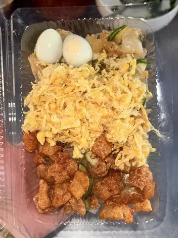 Hình ảnh Bánh tráng trộn cóc tóp mỡ chà bông