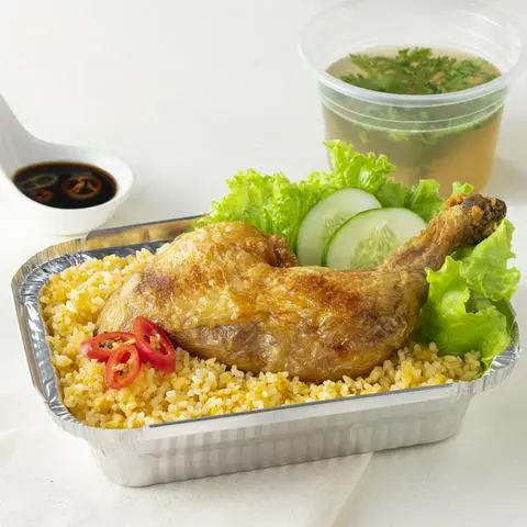 Hình ảnh Cơm chiên đùi gà góc tư