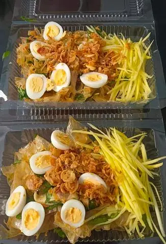 Hình ảnh Bánh tráng trộn Nhà Bông