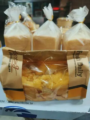 Hình ảnh Bánh Mì Cúc Nhân Nho Dừa