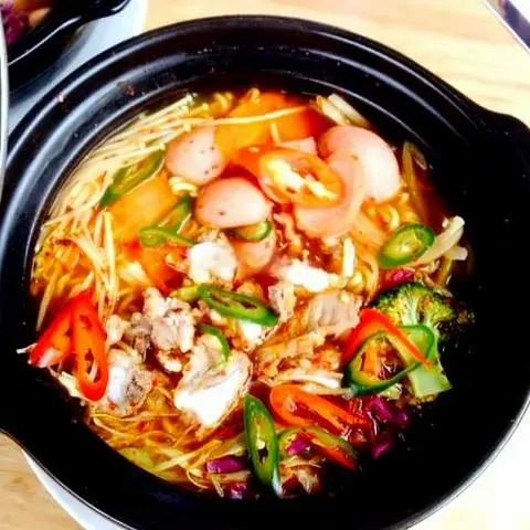 Hình ảnh Mỳ Lẩu Thái Sườn Sụn