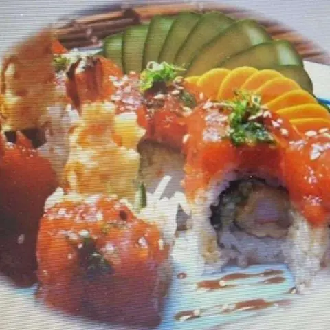 Hình ảnh Roll Hot Tuna (Cuộn Cá Ngừ Trộn Sốt Cay với Tôm Chiên,Bơ)