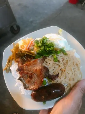 Hình ảnh Cơm sườn bì chả ốp la lạp xưởng