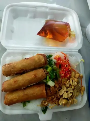 Hình ảnh Bánh Ướt Chả Giò 