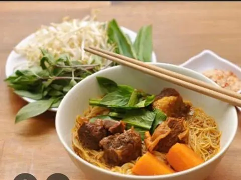 Hình ảnh mì tươi bò kho 