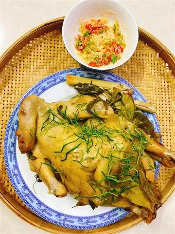 Hình ảnh Gà Hấp Xả Lá Chanh Nguyên Con
