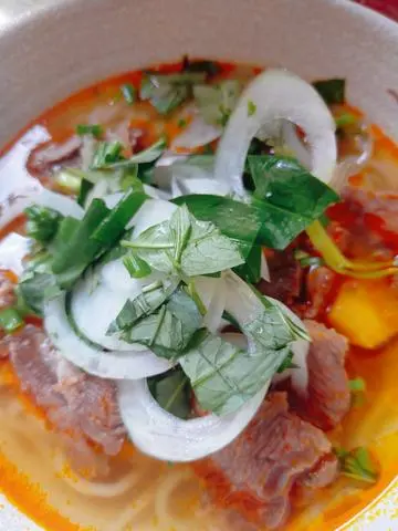 Hình ảnh Bún bò sụn - gân - chả lá - chả tôm