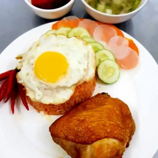 Hình ảnh Cơm Ức gà xối mỡ - trứng ốp la