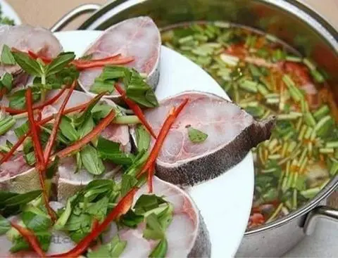 Hình ảnh Lẩu cá bóp nấu măng chua, cải chua