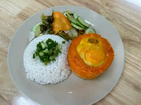 Hình ảnh Cơm tấm chả trứng muối