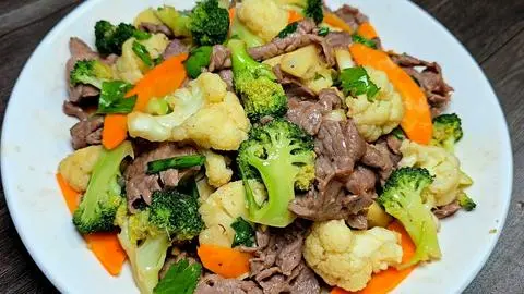 Hình ảnh Bông cải xào bò