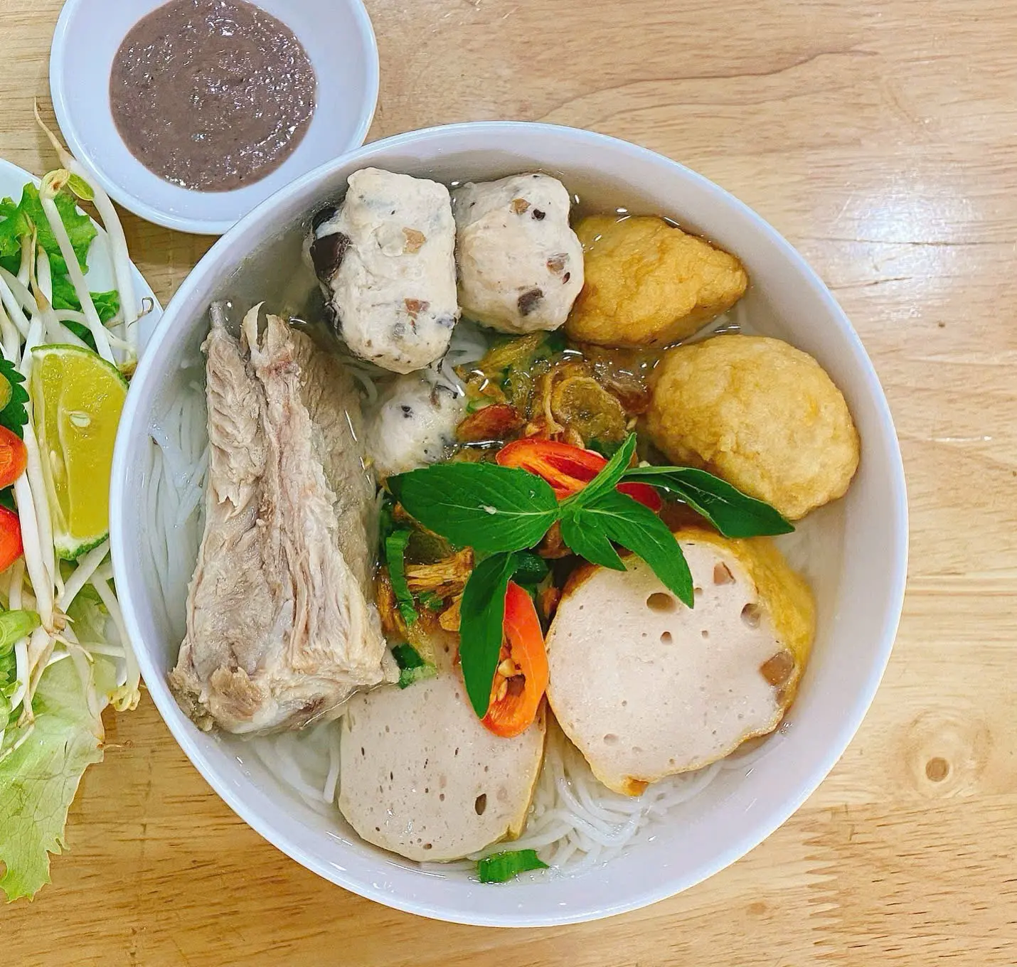 Hình ảnh Mì Gói Sườn Mọc Chả