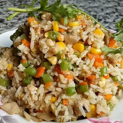 Hình ảnh cơm chiên nấm rau củ ( ăn chay ghi chú giúp quán ạ)