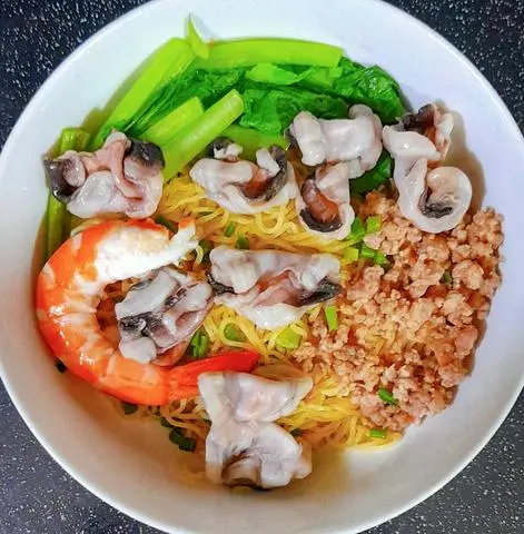 Hình ảnh Mì ( 2 văt) thịt bằm,tôm ,mực