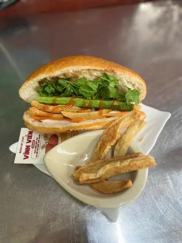Hình ảnh Bánh Mì Chả Cá Chay