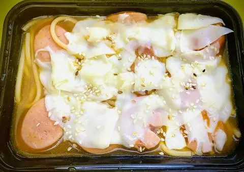 Hình ảnh Combo Mì Ý Xúc Xích  Phủ Phô Mai Mozzarella + 1 Chai nước ngọt (coca hoặc pepsi)