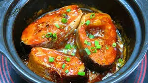 Hình ảnh Cơm + Cá hú kho tộ