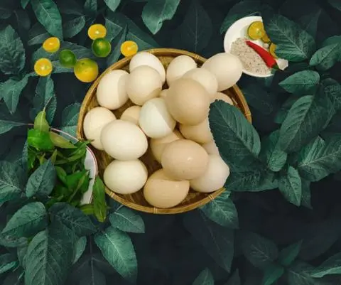 Hình ảnh Trứng gà ta luộc - 5 trứng