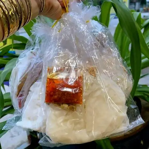 Hình ảnh Bánh sợi phơi sương ớt rim