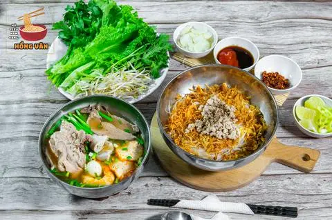 Hình ảnh Mì thập cẩm có xương khô