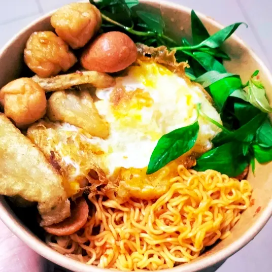 Hình ảnh mì trộn sốt thái