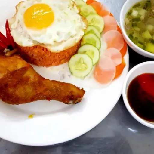 Hình ảnh Cơm đùi gà xối mỡ - trứng ốp la