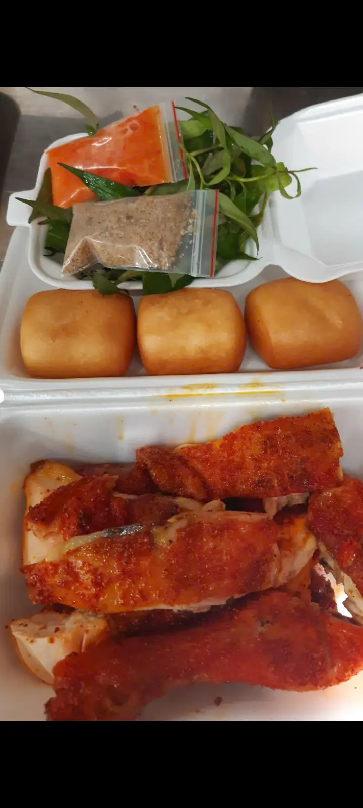 Hình ảnh COMBO 1/2 gà (nữa gà)ta nướng + 5 bánh bao chiên 