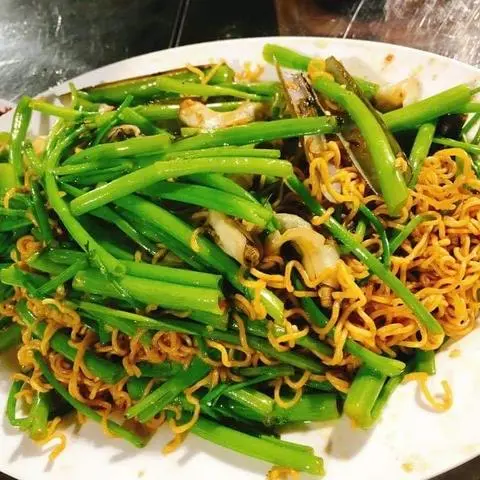 Hình ảnh Mì xào ốc móng tay