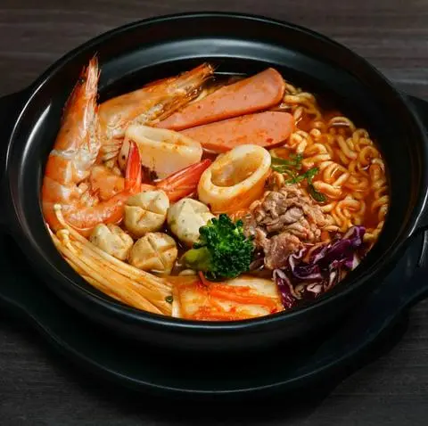 Hình ảnh Mì Cay Kim Chi Bò Viên
