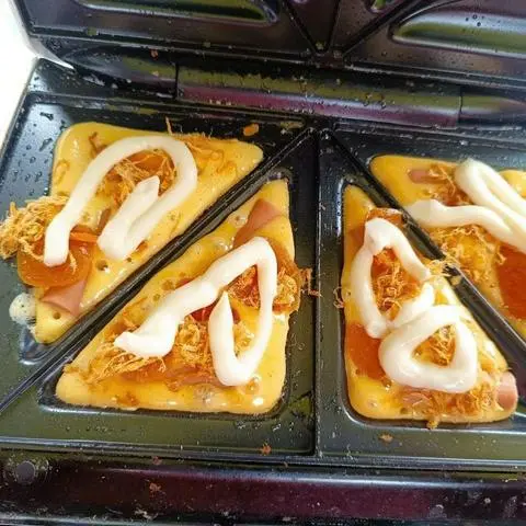 Hình ảnh Hotdog xúc xích chà bông phô mai