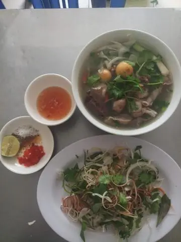 Hình ảnh Miến lòng gà trứng non - gỏi rau