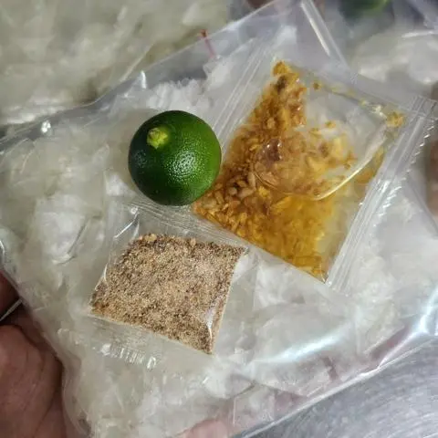 Hình ảnh Bánh tráng dẻo sợi muối hành phi