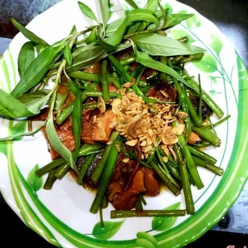 Hình ảnh Phá lấu xào rau muống