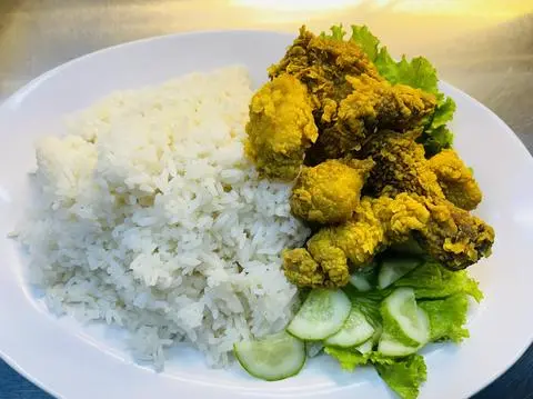 Hình ảnh Cơm Gà Rán + Coca M