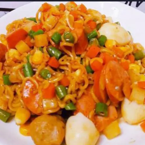 Hình ảnh mì indomie trộn thập cẩm 