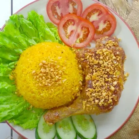 Hình ảnh Cơm Chiên Gà Sốt Mắm Tỏi + Canh soup 