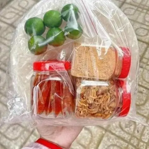 Hình ảnh combo 200gr bánh tròn phơi sương sate muối hành phi tắc