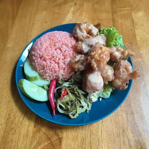 Hình ảnh Cơm Gà Viên Sốt Phô Mai 