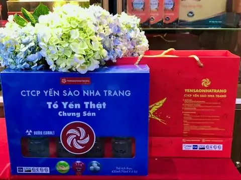 Hình ảnh Hộp 6 lọ Tổ Yến chưng sẵn đường Issomalt 70ml 