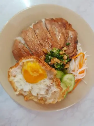 Hình ảnh Cơm Sườn Ốp La