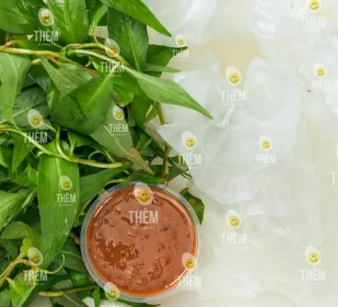 Hình ảnh Bánh tráng chấm sốt tắc hành phi