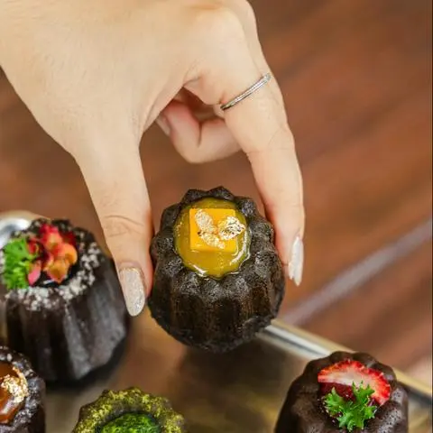 Hình ảnh Caneles Than Tre - Sốt chanh dây