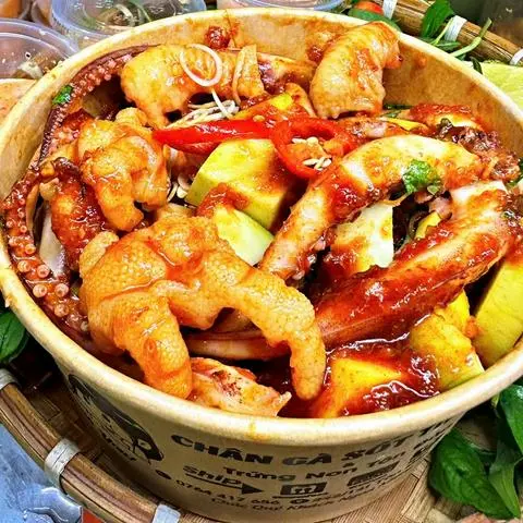 Hình ảnh râu mực mix chân gà - phần lớn 
