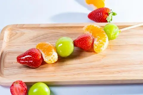 Hình ảnh Tanghulu Dâu Tây- Quýt - Nho Mẫu Đơn